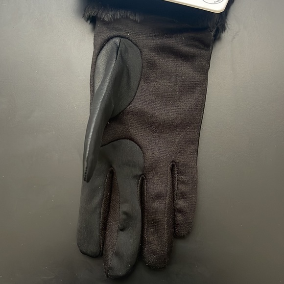 Wilson’s leather glove - Picture 3 of 4